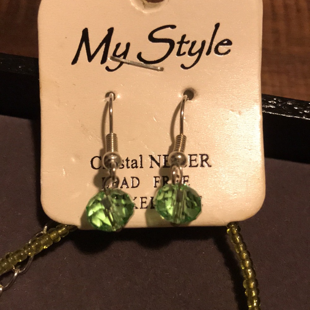 NWT~ CRYSTAL AND SEED BEAD NECKLACE/EARRINGS SET - Picture 2 of 4